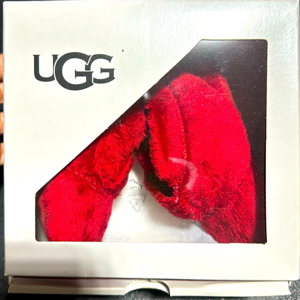 NWT -UGG BOOTIES red